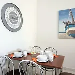 Hotel apartamentowy Sea Breeze & 4*