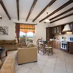 Hotel apartamentowy Sea Breeze & 4*