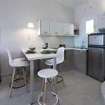 Hotel apartamentowy Sea Breeze & 4*