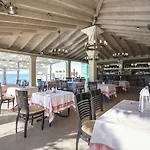 Hotel apartamentowy Sea Breeze & 4*