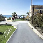 Hotel apartamentowy Sea Breeze & 4*