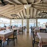 Hotel apartamentowy Sea Breeze & 4*