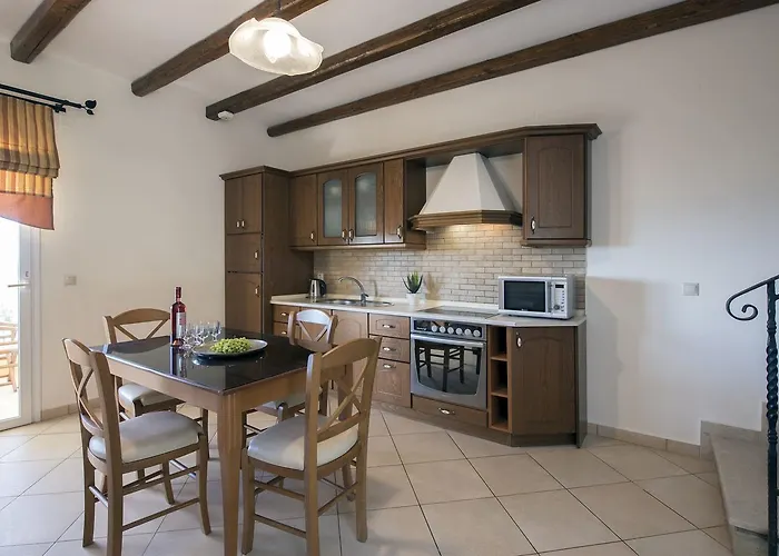 Ξενοδοχείο με διαμερίσματα Sea Breeze & 4*