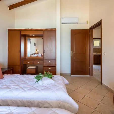 Sea Breeze & Aparthotel 2*