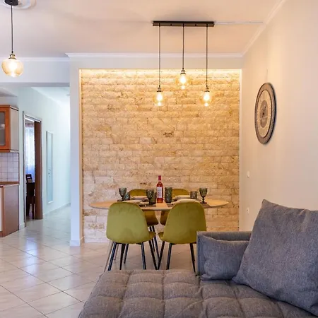 شقة فندقية Sea Breeze & 4*