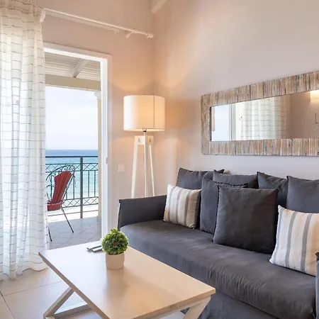 Sea Breeze & شقة فندقية