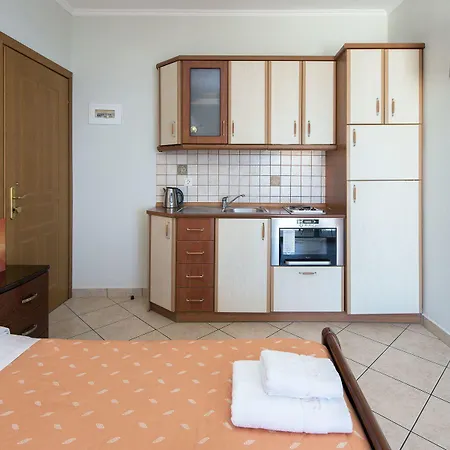 Sea Breeze & شقة فندقية