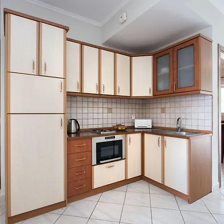 Sea Breeze & شقة فندقية