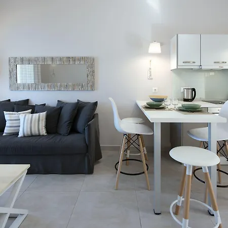 Sea Breeze & شقة فندقية