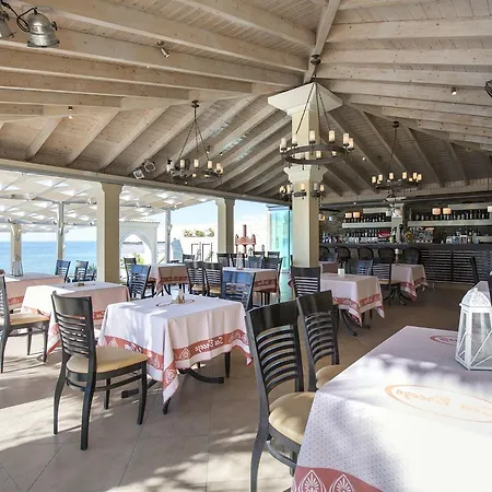 Apartmanhotel Sea Breeze & 4*