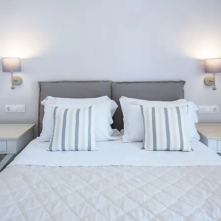 شقة فندقية Sea Breeze & 4*