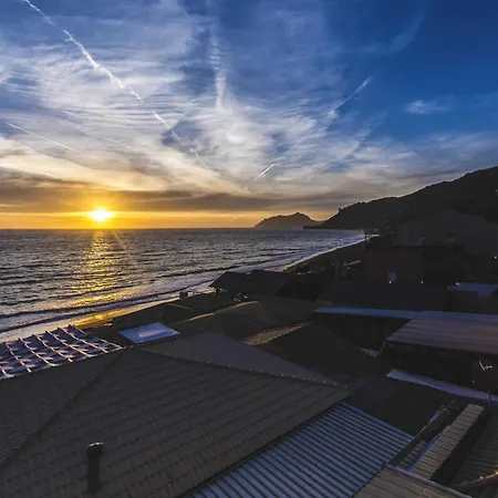 Aparthotel Sea Breeze & 4*