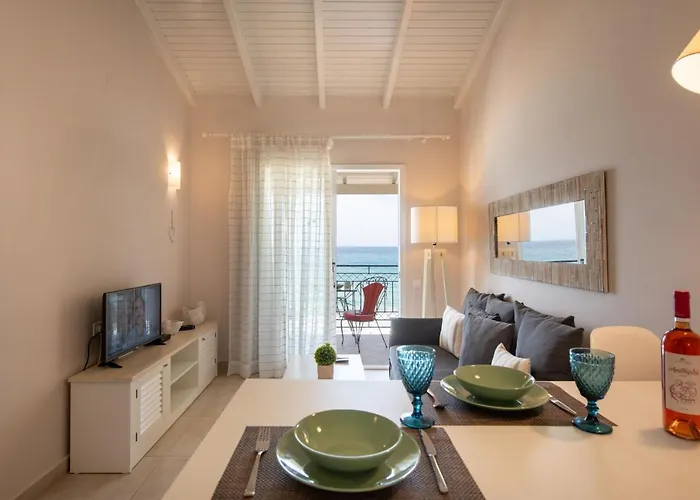 Aparthotel Sea Breeze & 4*