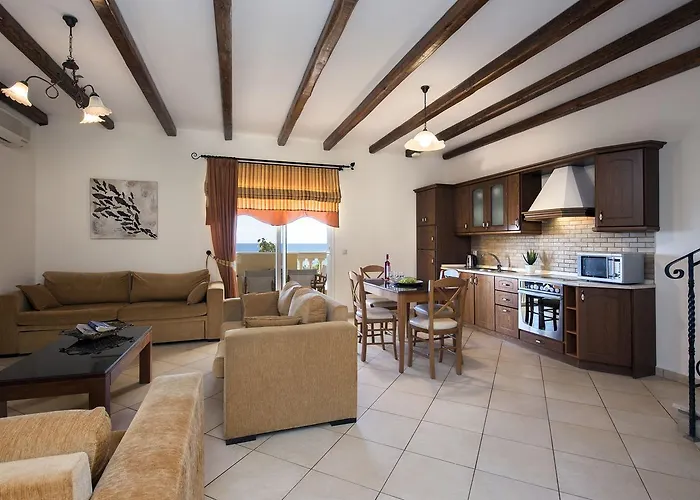 Aparthotel Sea Breeze & 4*