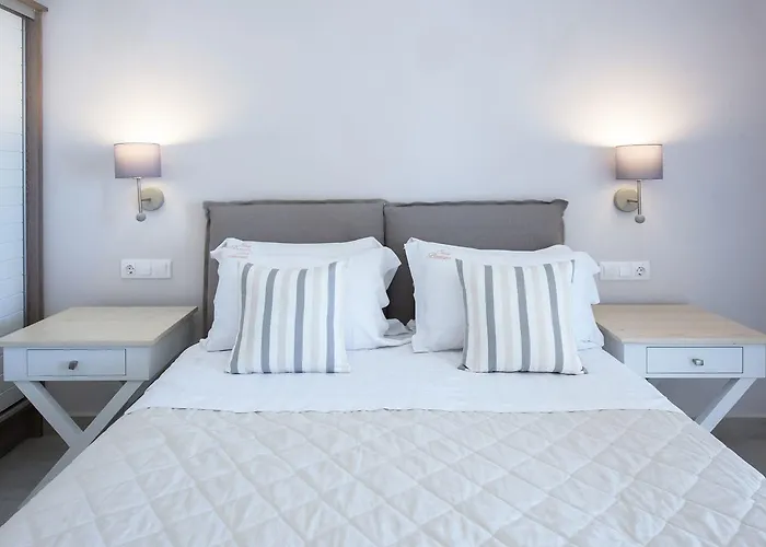 Aparthotel Sea Breeze & 4*